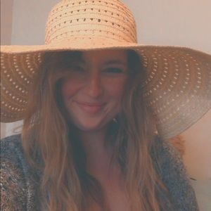 Oversized straw sunhat